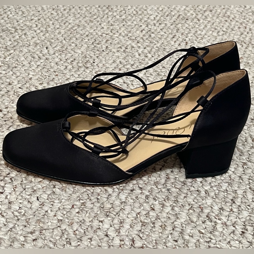NWOB | Independent Designer | Pump | EU37 |  Size Runs Small